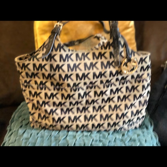 Michael Kors Womens Handbag - Picture 1 of 2